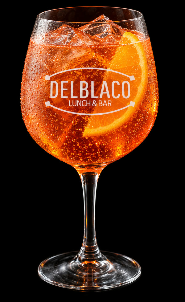 Spritz nel bicchiere con il logo Delblaco